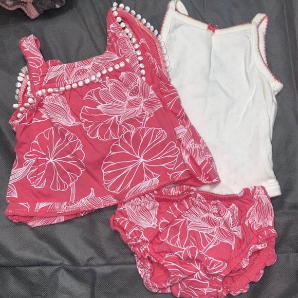 Newborn Girls Outfits- 1 NWT - Picture 3 of 4
